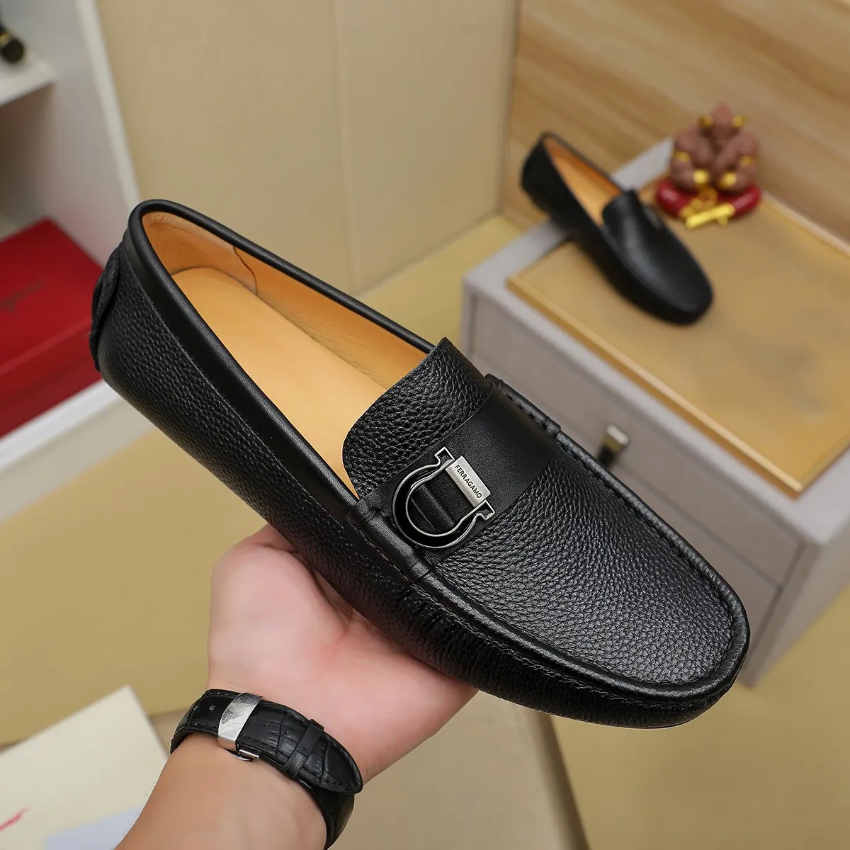 Men's shoes 💰360 🕷🕷【Ferragamo】Ferragamo Popular fashionable casual slip-on shoes🇨🇳Official website counter 1:1 production, original mold opening💯Good quality visible, imported high-end first-layer calfskin, luxurious pigskin lining🌿Very clear texture, high-quality waterproof, non-slip and wear-resistant outsole🎋High quality and low price, truly handmade🍓Color, code number 38-45